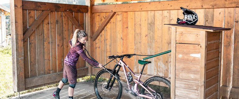 Illustration de : Lavélo - Station de lavage pour vélos